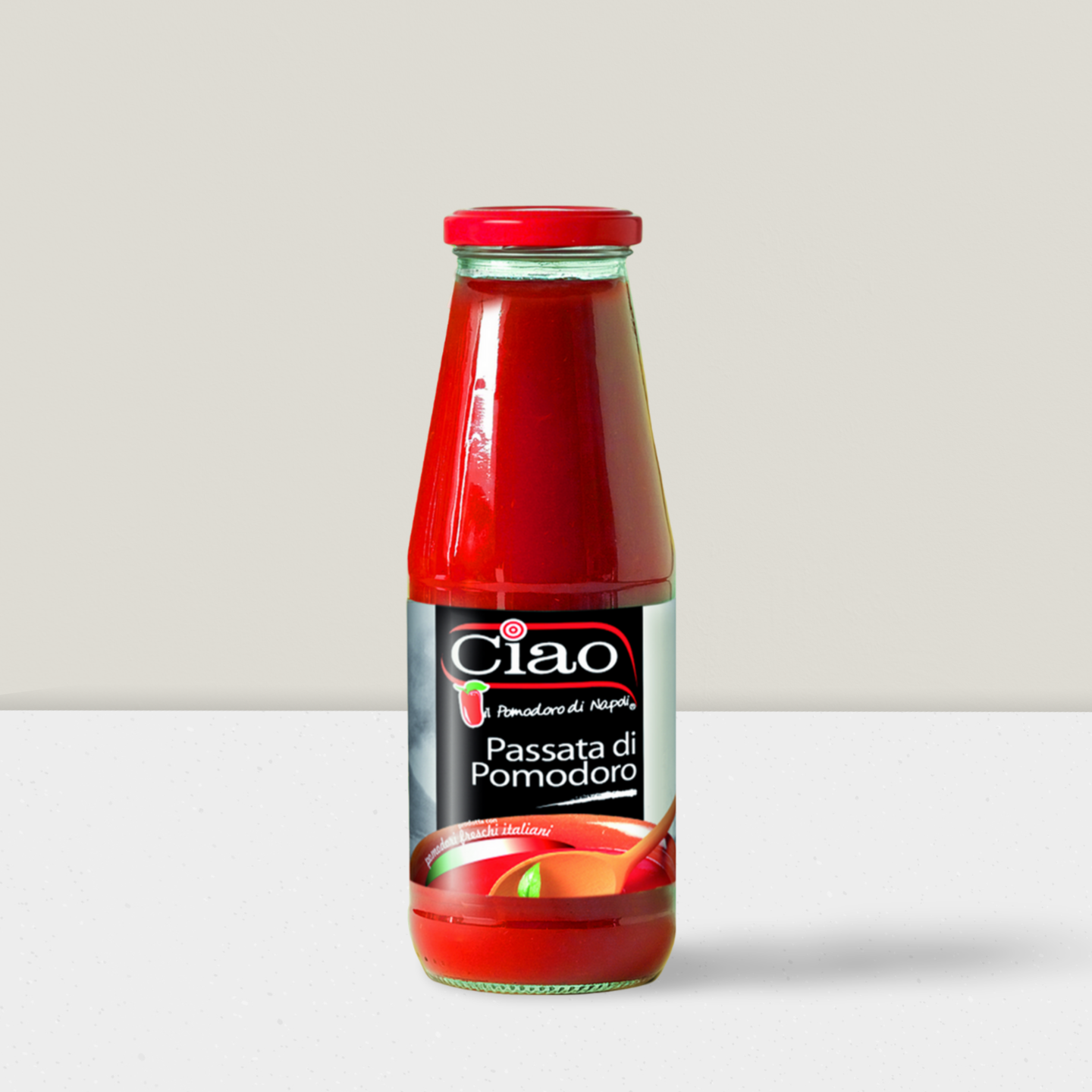 Ciao tomato passata in a glass bottle 680g