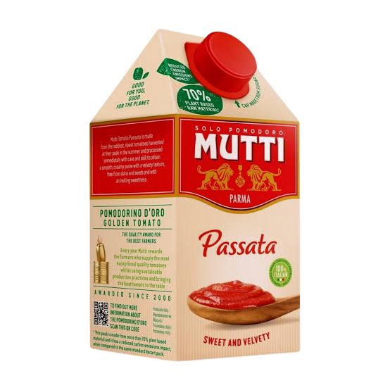 Box of Mutti Passata with red lid on a white background